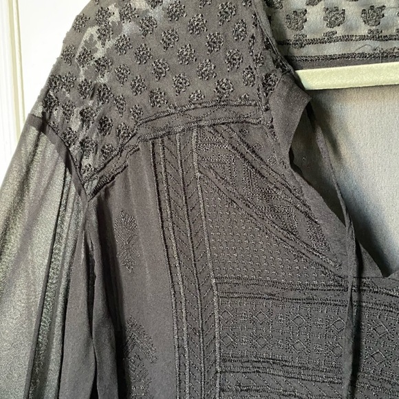 Black patterned blouse - Picture 2 of 5